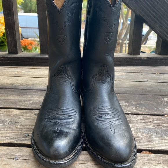 Heritage R Toe Western Boot - Picture 2 of 8